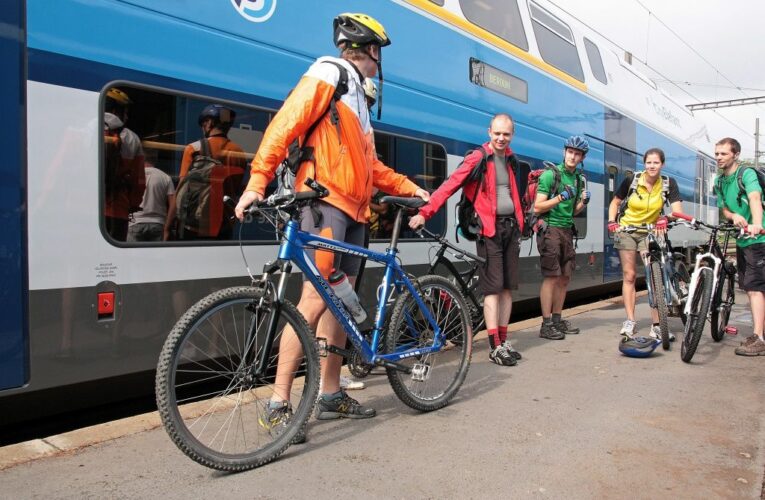 Zájem cyklovýletníků o vlaky je skoro jako před covidem, České dráhy jim nabízí 6 800 spojů s rozšířenou kapacitou, přeprava kol nezdražuje