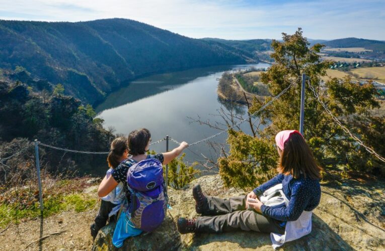 Pěší turistika ve středních Čechách, tradice a pochody