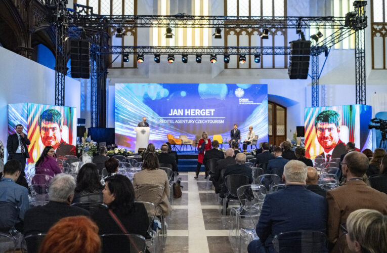 Cestovní ruch je pro Českou republiku klíčový, musí se něj nahlížet jako na průmysl