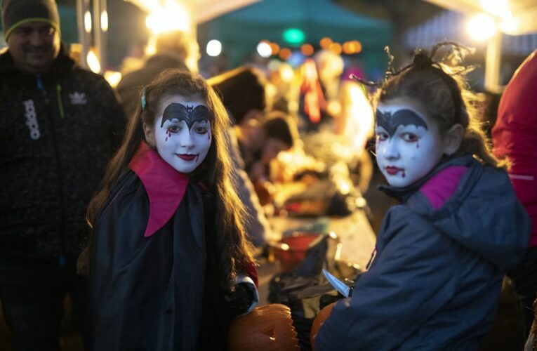 Halloween v botanické zahradě v Troji – dýně, strašidelné masky,  opékání špekáčků i lampionový průvod