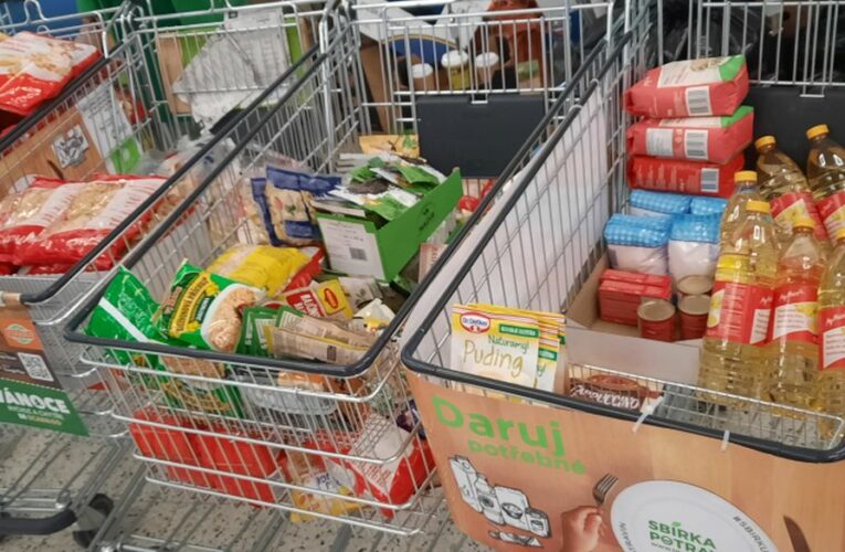 Pomoc lidem v tíživé situaci: V podzimní Sbírce potravin zákazníci Globusu věnovali téměř 44 tun potravin a drogerie. Nejvíce se vybralo v hypermarketu v Praze Čakovicích