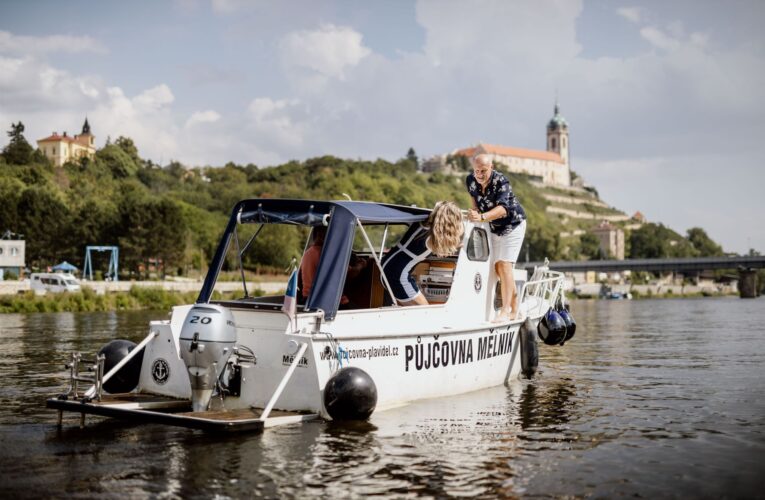 Dovolená na vodě ve středních Čechách: vodácká romantika, kolesový parník nebo kajutová loď