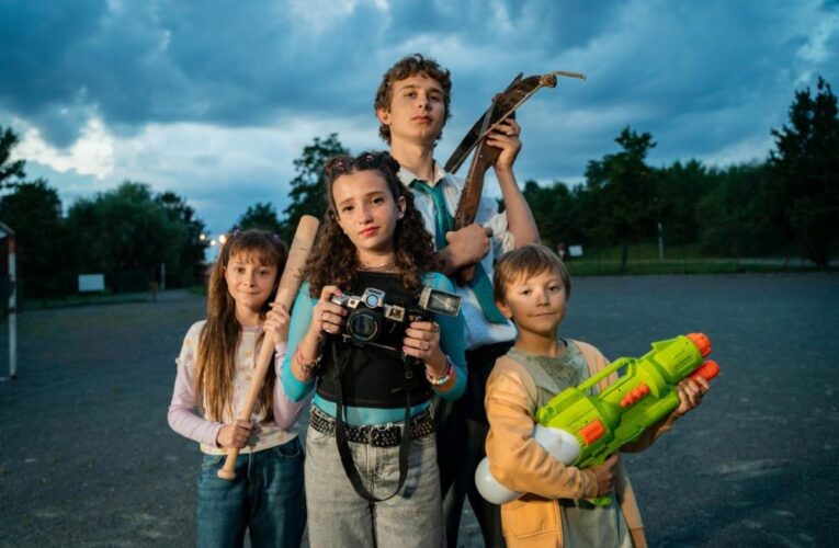 Skončilo natáčení rodinného filmu MŮRY o dětech, které prožijí velké dobrodružství s bubákem. Ten žije pod postelí, živí se jejich strachem a hlavně miluje jejich sladkosti.