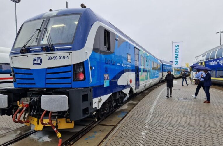 V Berlíně začal mezinárodní veletrh kolejové techniky InnoTrans. Českou expozici otevřel ministr dopravy Martin Kupka