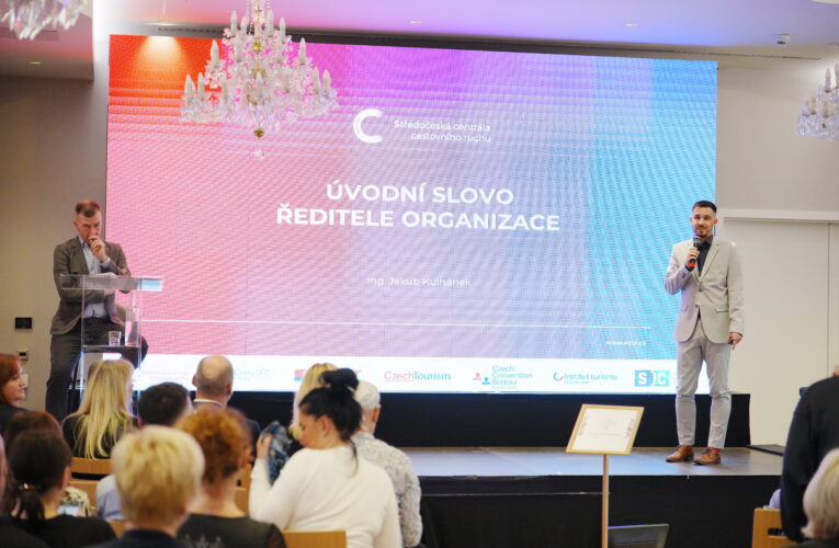 Cestování v digitální éře. Na konferenci ve středních Čechách se sešli odborníci na cestovní ruch